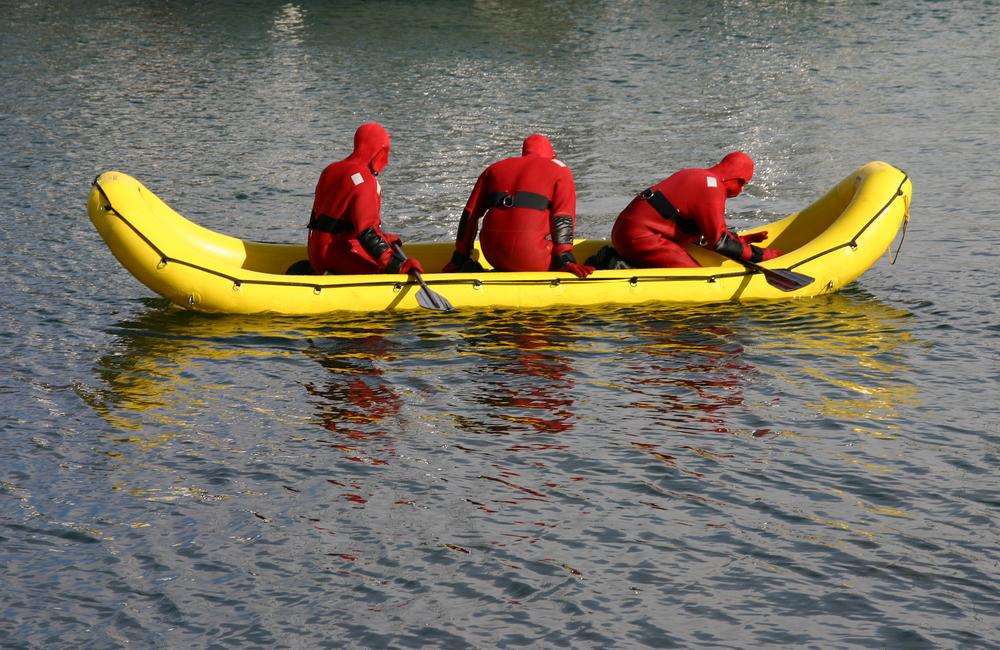 Rescue team attempts cold water rescue of lost diver in Canada